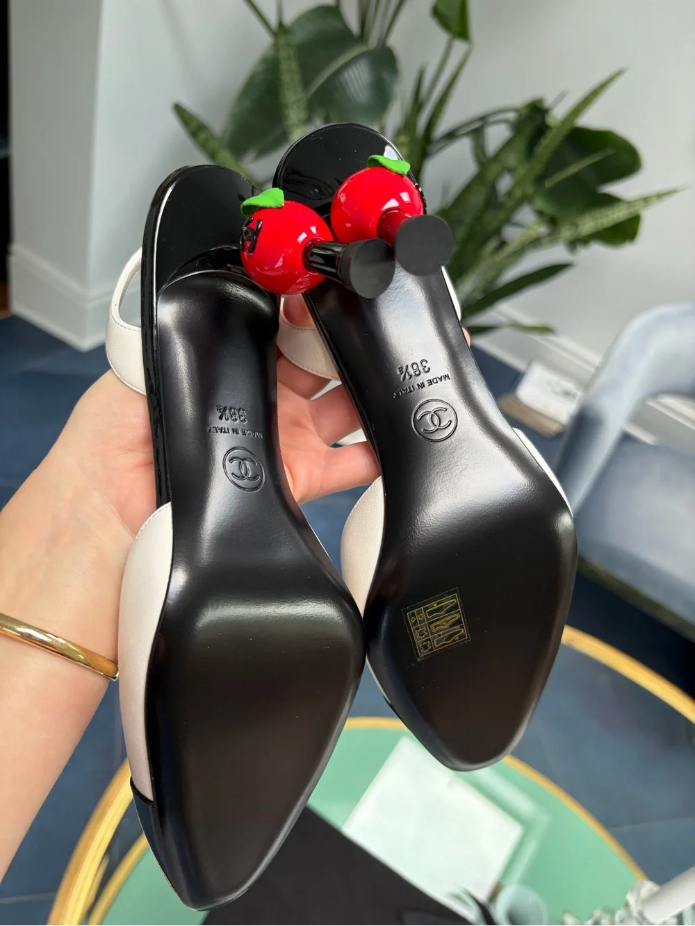 26A  Chanel Lambskin & Patent Calfskin White & Black Apple  Slingback 38.5 New